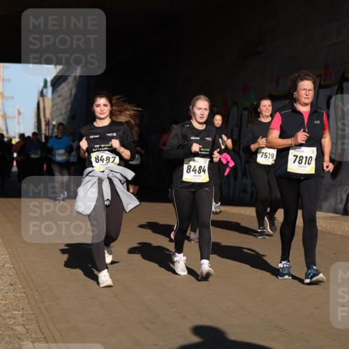 06.10.2024 - 19. swb-Marathon Bremen Michael Strokosch http://msf.ph/oto/7347069 06.10.2024 10:22:51 Laufen 19, 8487, 8484, 7519, 7810 meine-sportfotos.de