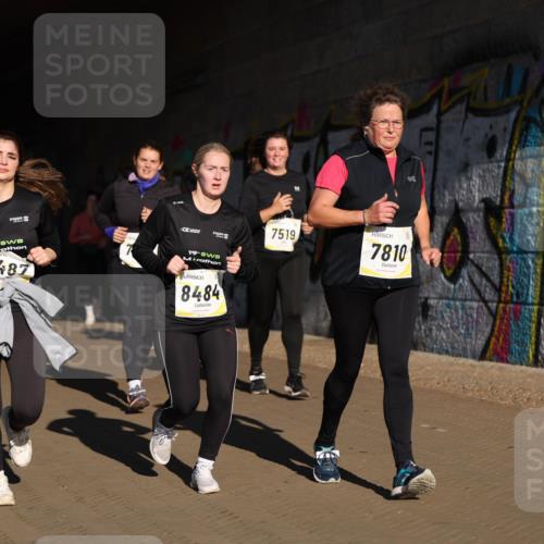 06.10.2024 - 19. swb-Marathon Bremen Michael Strokosch http://msf.ph/oto/7347075 06.10.2024 10:22:52 Laufen 100072, 7519, 7810, 19, 8487, 19, 8484 meine-sportfotos.de