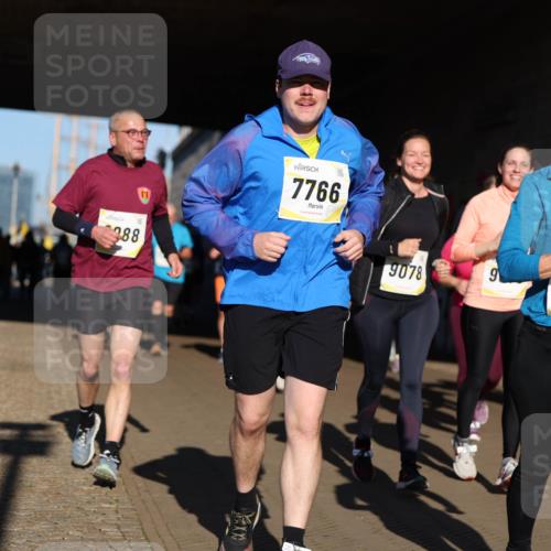 06.10.2024 - 19. swb-Marathon Bremen Michael Strokosch http://msf.ph/oto/7347101 06.10.2024 10:23:02 Laufen 11, 288, 7766, 8247, 9078, 9, 7692 meine-sportfotos.de