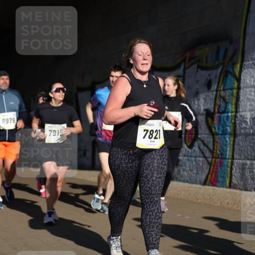 06.10.2024 - 19. swb-Marathon Bremen Michael Strokosch http://msf.ph/oto/7347110 06.10.2024 10:23:06 Laufen 8490, 8979, 7915, 7821 meine-sportfotos.de