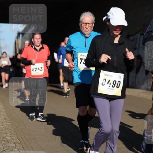 06.10.2024 - 19. swb-Marathon Bremen Michael Strokosch http://msf.ph/oto/7347125 06.10.2024 10:23:08 Laufen 8243, 73, 8490, 897 meine-sportfotos.de