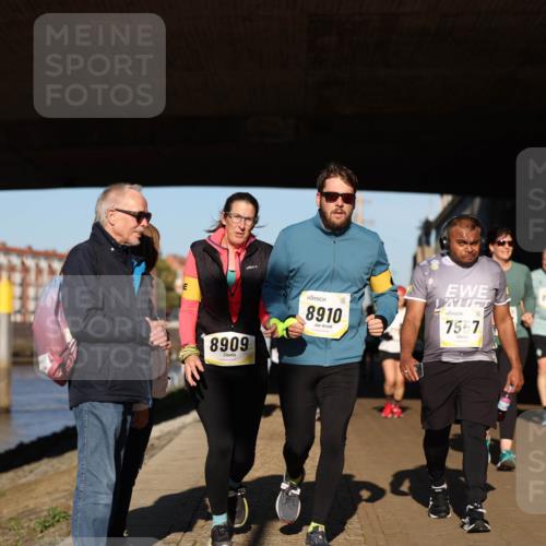 06.10.2024 - 19. swb-Marathon Bremen Michael Strokosch http://msf.ph/oto/7347181 06.10.2024 10:23:22 Laufen 8909, 8910, 7557, 876 meine-sportfotos.de