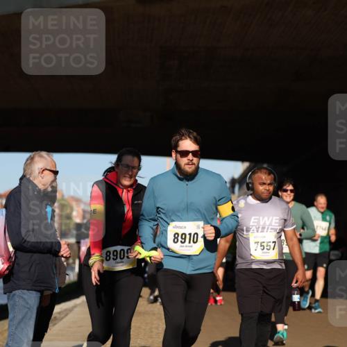 06.10.2024 - 19. swb-Marathon Bremen Michael Strokosch http://msf.ph/oto/7347183 06.10.2024 10:23:23 Laufen 8909, 8910, 7557, 3764, 713 meine-sportfotos.de