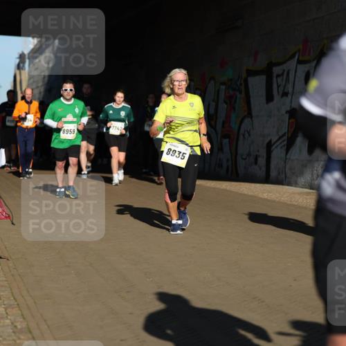 06.10.2024 - 19. swb-Marathon Bremen Michael Strokosch http://msf.ph/oto/7347226 06.10.2024 10:23:33 Laufen 6919, 2067, 2024, 8935, 75, 7742, 8959 meine-sportfotos.de
