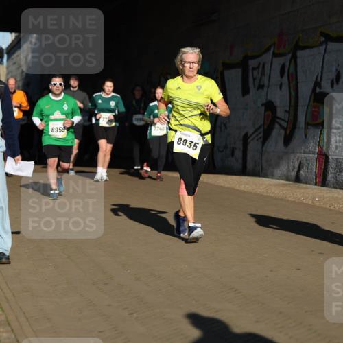 06.10.2024 - 19. swb-Marathon Bremen Michael Strokosch http://msf.ph/oto/7347229 06.10.2024 10:23:33 Laufen 919, 024, 8959, 7740, 8935, 368 meine-sportfotos.de