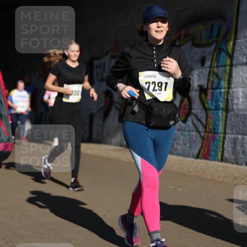 06.10.2024 - 19. swb-Marathon Bremen Michael Strokosch http://msf.ph/oto/7347245 06.10.2024 10:23:46 Laufen 300, 7297 meine-sportfotos.de
