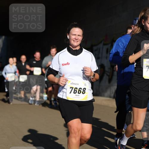 06.10.2024 - 19. swb-Marathon Bremen Michael Strokosch http://msf.ph/oto/7347264 06.10.2024 10:23:59 Laufen 7668, 7669 meine-sportfotos.de