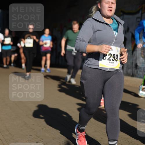 06.10.2024 - 19. swb-Marathon Bremen Michael Strokosch http://msf.ph/oto/7347272 06.10.2024 10:24:05 Laufen 8299, 8307 meine-sportfotos.de