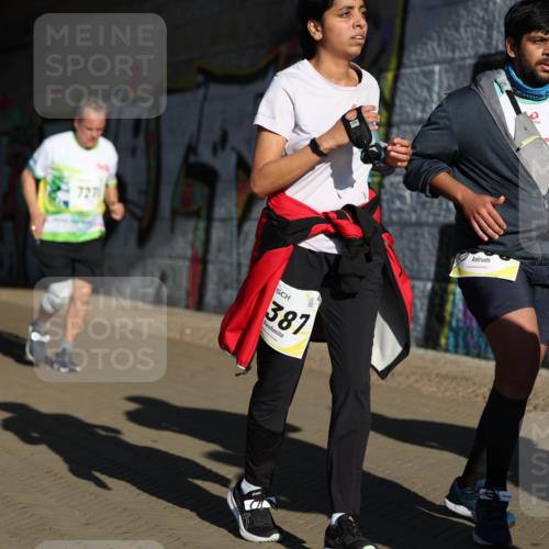 06.10.2024 - 19. swb-Marathon Bremen Michael Strokosch http://msf.ph/oto/7347330 06.10.2024 10:24:21 Laufen 7271, 381 meine-sportfotos.de