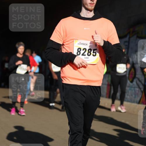 06.10.2024 - 19. swb-Marathon Bremen Michael Strokosch http://msf.ph/oto/7347338 06.10.2024 10:24:27 Laufen 8285, 824 meine-sportfotos.de