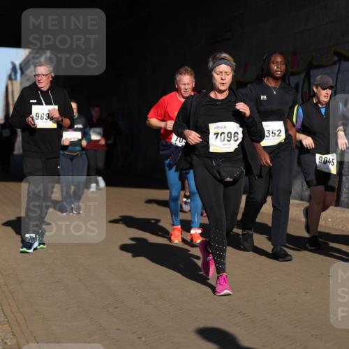 06.10.2024 - 19. swb-Marathon Bremen Michael Strokosch http://msf.ph/oto/7347344 06.10.2024 10:24:28 Laufen 989, 7096, 352, 9045, 8528 meine-sportfotos.de