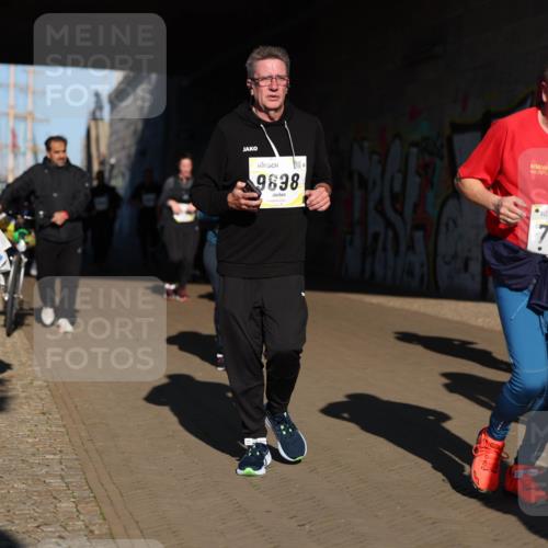 06.10.2024 - 19. swb-Marathon Bremen Michael Strokosch http://msf.ph/oto/7347350 06.10.2024 10:24:30 Laufen 9898, 7091 meine-sportfotos.de