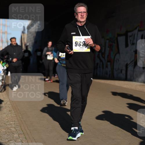 06.10.2024 - 19. swb-Marathon Bremen Michael Strokosch http://msf.ph/oto/7347354 06.10.2024 10:24:30 Laufen 9896, 7 meine-sportfotos.de