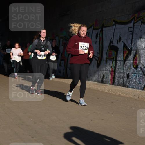 06.10.2024 - 19. swb-Marathon Bremen Michael Strokosch http://msf.ph/oto/7347366 06.10.2024 10:24:34 Laufen 7804, 8068, 7798, 7229 meine-sportfotos.de