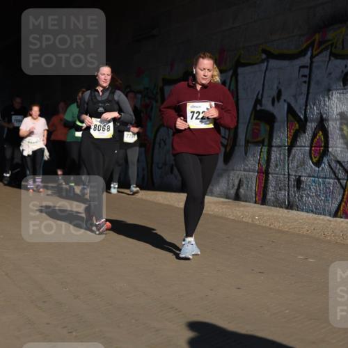 06.10.2024 - 19. swb-Marathon Bremen Michael Strokosch http://msf.ph/oto/7347368 06.10.2024 10:24:34 Laufen 7676, 8068, 779, 722 meine-sportfotos.de