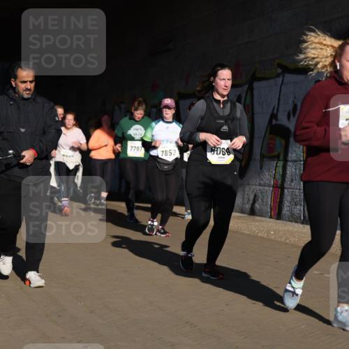 06.10.2024 - 19. swb-Marathon Bremen Michael Strokosch http://msf.ph/oto/7347376 06.10.2024 10:24:35 Laufen 0, 7797, 7859, 8068, 7229 meine-sportfotos.de