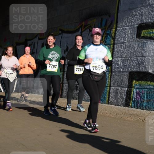 06.10.2024 - 19. swb-Marathon Bremen Michael Strokosch http://msf.ph/oto/7347380 06.10.2024 10:24:37 Laufen 2022, 7797, 7798, 7859 meine-sportfotos.de