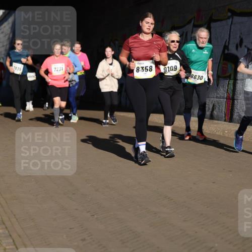06.10.2024 - 19. swb-Marathon Bremen Michael Strokosch http://msf.ph/oto/7347401 06.10.2024 10:24:47 Laufen 7835, 7231, 8358, 9109, 7733, 4876, 8630, 99 meine-sportfotos.de