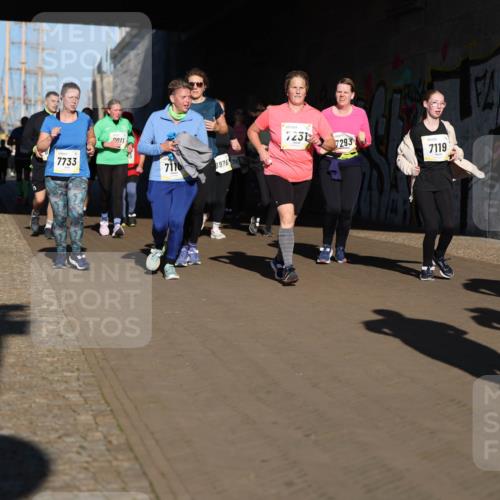 06.10.2024 - 19. swb-Marathon Bremen Michael Strokosch http://msf.ph/oto/7347409 06.10.2024 10:24:48 Laufen 7733, 2011, 7231, 7293, 7118, 8976, 7119, 8358 meine-sportfotos.de