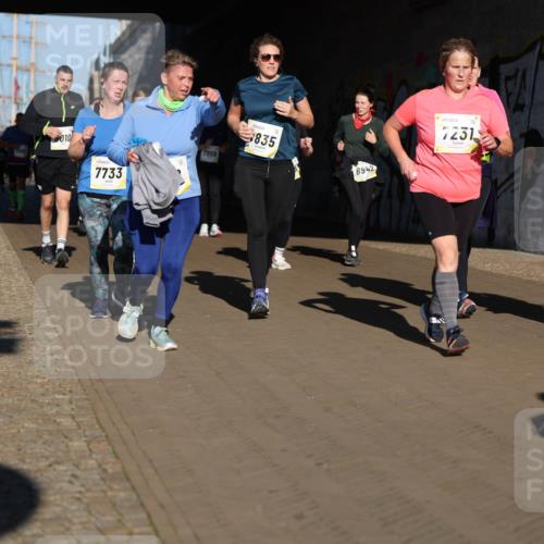 06.10.2024 - 19. swb-Marathon Bremen Michael Strokosch http://msf.ph/oto/7347413 06.10.2024 10:24:49 Laufen 010, 7733, 7959, 835, 8942, 7231, 7119 meine-sportfotos.de