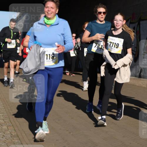 06.10.2024 - 19. swb-Marathon Bremen Michael Strokosch http://msf.ph/oto/7347419 06.10.2024 10:24:51 Laufen 8010, 118, 8, 783, 7119 meine-sportfotos.de