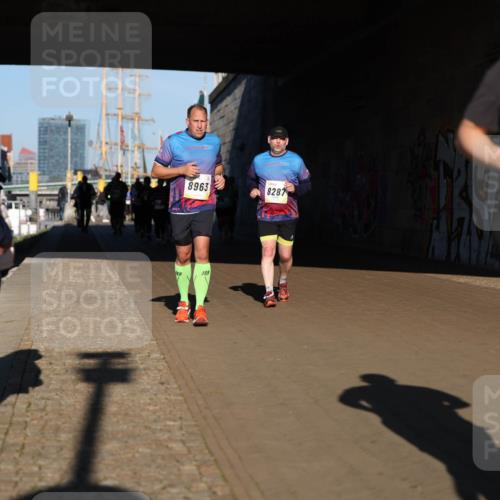06.10.2024 - 19. swb-Marathon Bremen Michael Strokosch http://msf.ph/oto/7347429 06.10.2024 10:24:57 Laufen 8963, 8287, 7426 meine-sportfotos.de