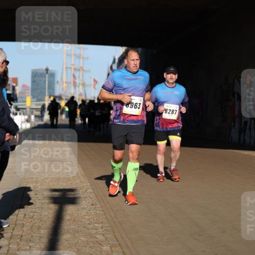 06.10.2024 - 19. swb-Marathon Bremen Michael Strokosch http://msf.ph/oto/7347437 06.10.2024 10:24:58 Laufen 8963, 8287 meine-sportfotos.de