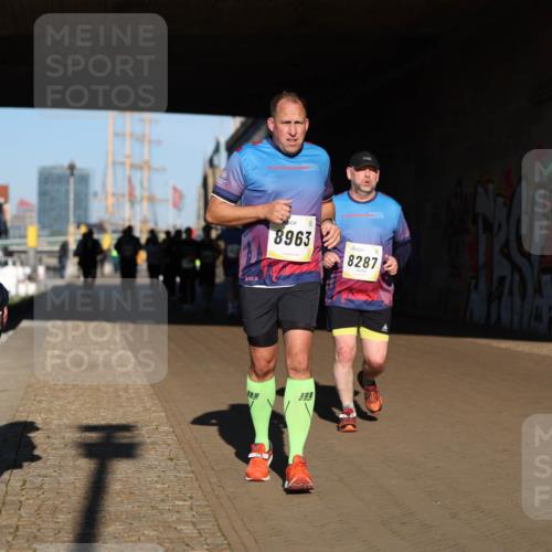 06.10.2024 - 19. swb-Marathon Bremen Michael Strokosch http://msf.ph/oto/7347441 06.10.2024 10:24:59 Laufen 15, 024, 2004, 8963, 8287 meine-sportfotos.de