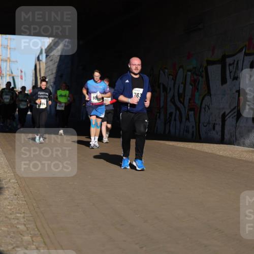06.10.2024 - 19. swb-Marathon Bremen Michael Strokosch http://msf.ph/oto/7347448 06.10.2024 10:25:05 Laufen 8556, 7, 63, 90, 851, 184, 7147, 7996 meine-sportfotos.de
