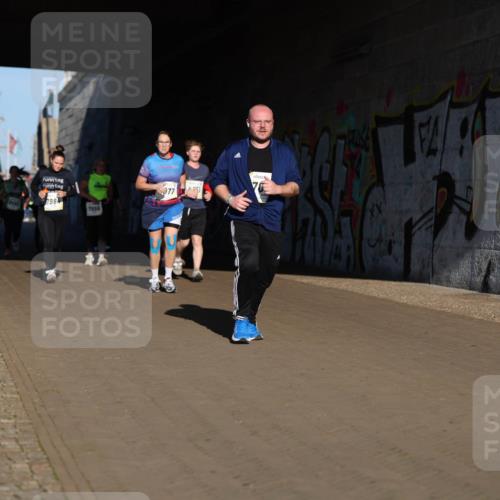 06.10.2024 - 19. swb-Marathon Bremen Michael Strokosch http://msf.ph/oto/7347450 06.10.2024 10:25:05 Laufen 556, 7984, 7996, 377, 951 meine-sportfotos.de