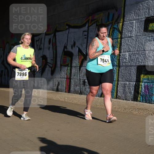 06.10.2024 - 19. swb-Marathon Bremen Michael Strokosch http://msf.ph/oto/7347492 06.10.2024 10:25:13 Laufen 7941, 8882, 7996 meine-sportfotos.de