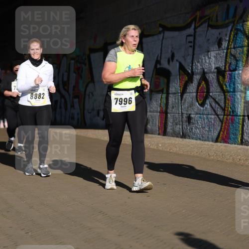 06.10.2024 - 19. swb-Marathon Bremen Michael Strokosch http://msf.ph/oto/7347495 06.10.2024 10:25:14 Laufen 10, 8887, 8882, 7996, 7941 meine-sportfotos.de
