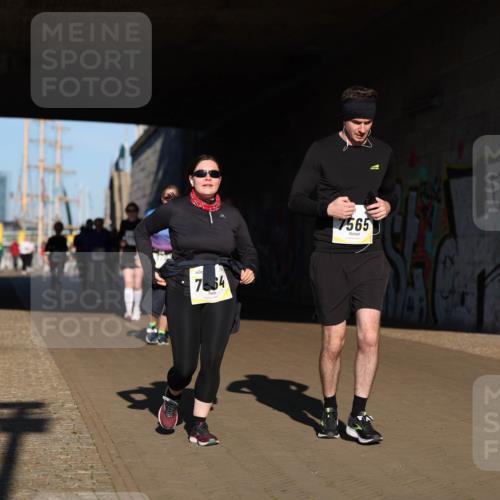 06.10.2024 - 19. swb-Marathon Bremen Michael Strokosch http://msf.ph/oto/7347515 06.10.2024 10:25:24 Laufen 7554, 7565 meine-sportfotos.de