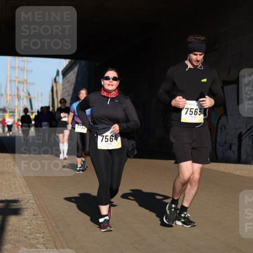 06.10.2024 - 19. swb-Marathon Bremen Michael Strokosch http://msf.ph/oto/7347517 06.10.2024 10:25:24 Laufen 7705, 7564, 7565 meine-sportfotos.de