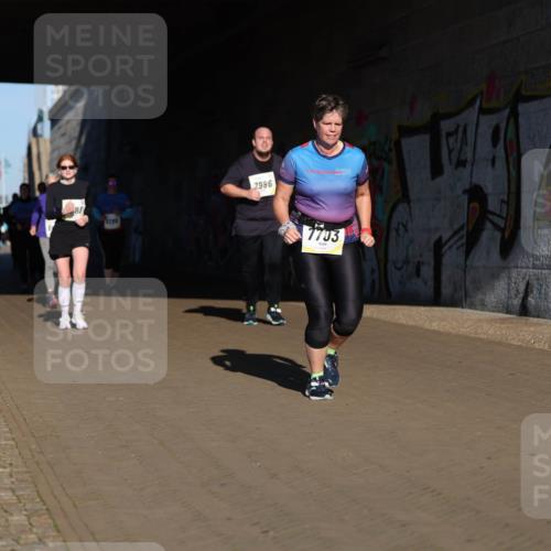 06.10.2024 - 19. swb-Marathon Bremen Michael Strokosch http://msf.ph/oto/7347531 06.10.2024 10:25:27 Laufen 81, 1296, 7986, 9924, 7703 meine-sportfotos.de