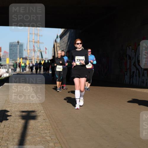 06.10.2024 - 19. swb-Marathon Bremen Michael Strokosch http://msf.ph/oto/7347542 06.10.2024 10:25:30 Laufen 8987, 7703, 8286, 7986 meine-sportfotos.de