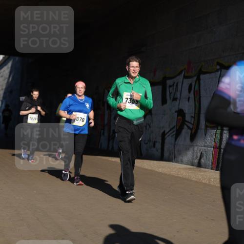 06.10.2024 - 19. swb-Marathon Bremen Michael Strokosch http://msf.ph/oto/7347564 06.10.2024 10:25:38 Laufen 070, 7828, 7355 meine-sportfotos.de
