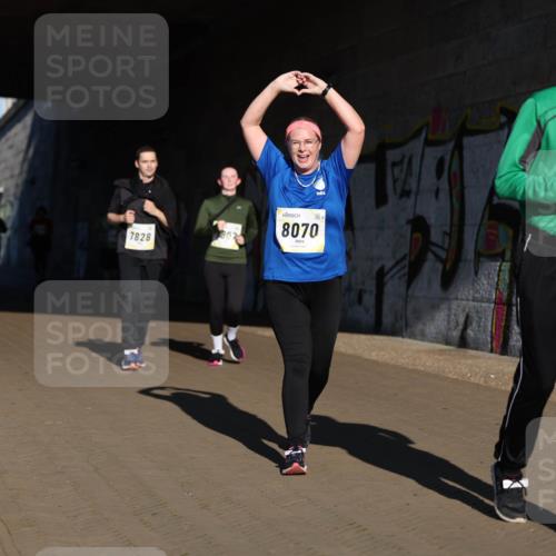 06.10.2024 - 19. swb-Marathon Bremen Michael Strokosch http://msf.ph/oto/7347575 06.10.2024 10:25:40 Laufen 7828, 807, 8070, 5 meine-sportfotos.de