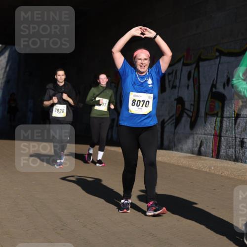 06.10.2024 - 19. swb-Marathon Bremen Michael Strokosch http://msf.ph/oto/7347576 06.10.2024 10:25:40 Laufen 7828, 07, 8070, 7355 meine-sportfotos.de