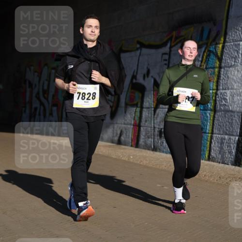 06.10.2024 - 19. swb-Marathon Bremen Michael Strokosch http://msf.ph/oto/7347601 06.10.2024 10:25:44 Laufen 7828 meine-sportfotos.de