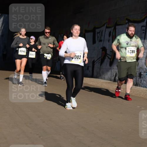 06.10.2024 - 19. swb-Marathon Bremen Michael Strokosch http://msf.ph/oto/7347618 06.10.2024 10:25:52 Laufen 7143, 9046, 9057, 47, 002, 8389 meine-sportfotos.de