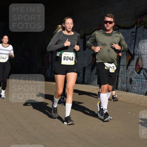 06.10.2024 - 19. swb-Marathon Bremen Michael Strokosch http://msf.ph/oto/7347640 06.10.2024 10:25:55 Laufen 7143, 9046, 47 meine-sportfotos.de