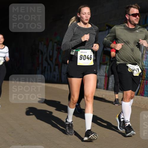 06.10.2024 - 19. swb-Marathon Bremen Michael Strokosch http://msf.ph/oto/7347646 06.10.2024 10:25:55 Laufen 7145, 9046, 47 meine-sportfotos.de