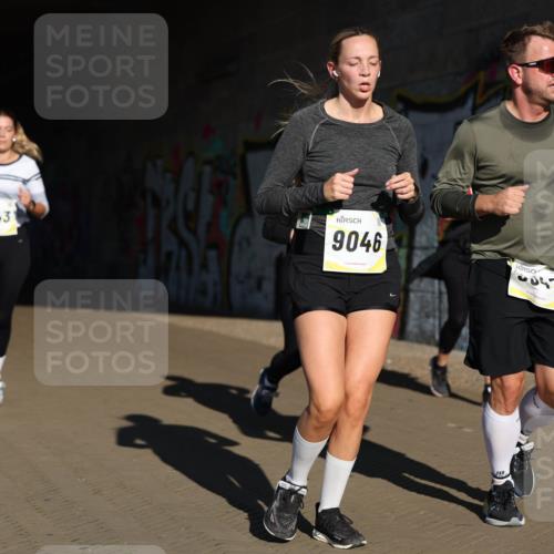 06.10.2024 - 19. swb-Marathon Bremen Michael Strokosch http://msf.ph/oto/7347648 06.10.2024 10:25:55 Laufen 7143, 9046, 047 meine-sportfotos.de