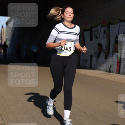 06.10.2024 - 19. swb-Marathon Bremen Michael Strokosch http://msf.ph/oto/7347658 06.10.2024 10:25:58 Laufen 7143 meine-sportfotos.de