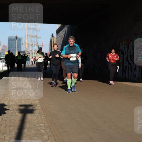06.10.2024 - 19. swb-Marathon Bremen Michael Strokosch http://msf.ph/oto/7347673 06.10.2024 10:26:06 Laufen 7400, 8637 meine-sportfotos.de