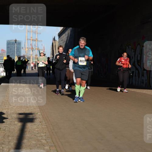 06.10.2024 - 19. swb-Marathon Bremen Michael Strokosch http://msf.ph/oto/7347677 06.10.2024 10:26:06 Laufen 8637, 7400 meine-sportfotos.de