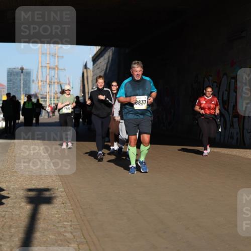 06.10.2024 - 19. swb-Marathon Bremen Michael Strokosch http://msf.ph/oto/7347681 06.10.2024 10:26:07 Laufen 8637, 7400 meine-sportfotos.de