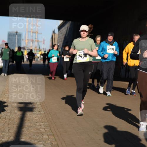 06.10.2024 - 19. swb-Marathon Bremen Michael Strokosch http://msf.ph/oto/7347704 06.10.2024 10:26:13 Laufen 7400, 7398 meine-sportfotos.de