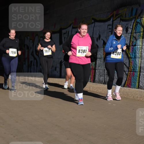 06.10.2024 - 19. swb-Marathon Bremen Michael Strokosch http://msf.ph/oto/7347753 06.10.2024 10:26:22 Laufen 7518, 7316, 7927, 8381, 8380 meine-sportfotos.de